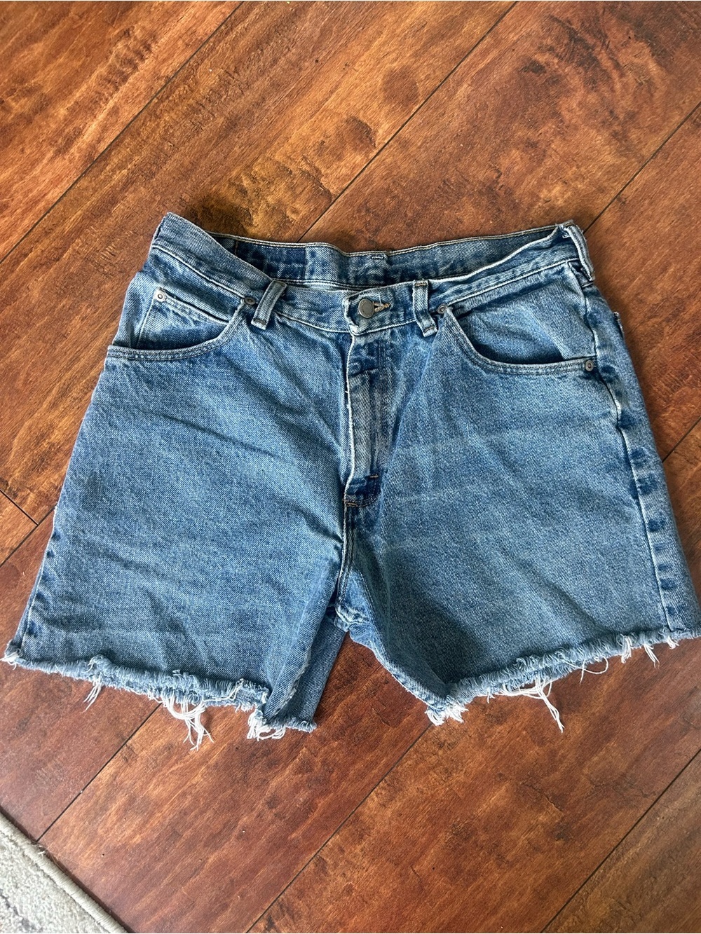 Vintage Wrangler Cut-Off High-Rise Denim Shorts — Size 32